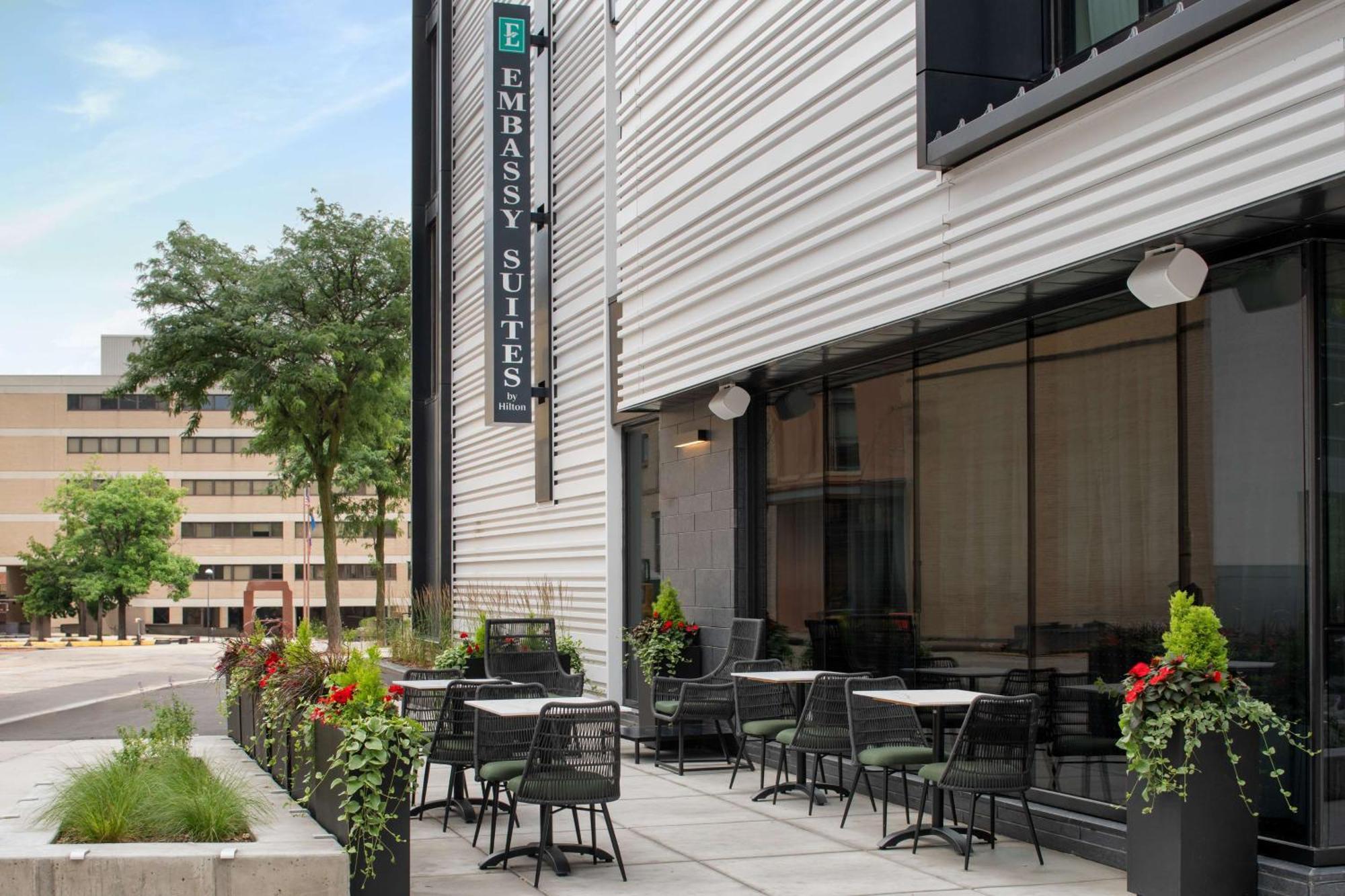 Hotel Embassy By Hilton Downtown 4*