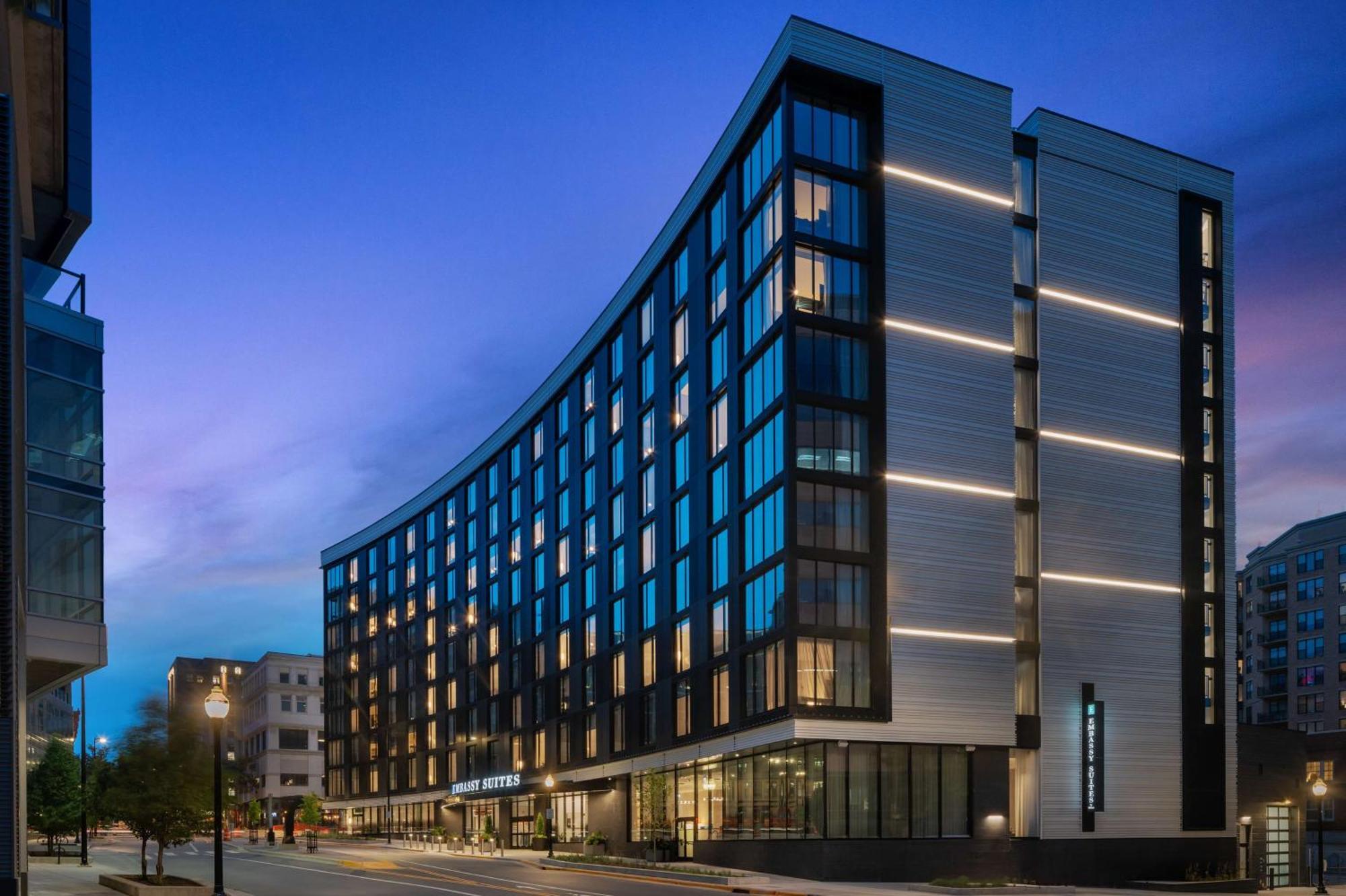Hotel Embassy By Hilton Downtown 4*